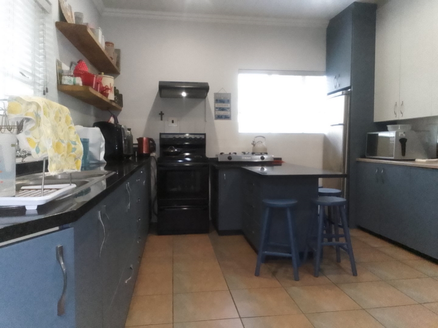 To Let 4 Bedroom Property for Rent in Glen Barrie Western Cape